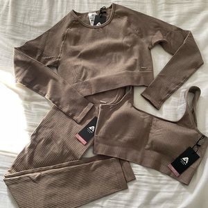 LILIAS ACTIVE Ribbed Knit Set in Brown size L BRAND NEW with tags!